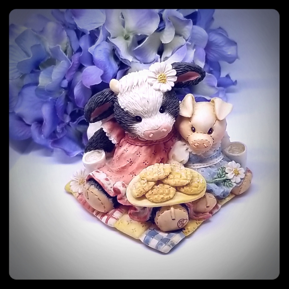 Mary's Moo Moo's figurine